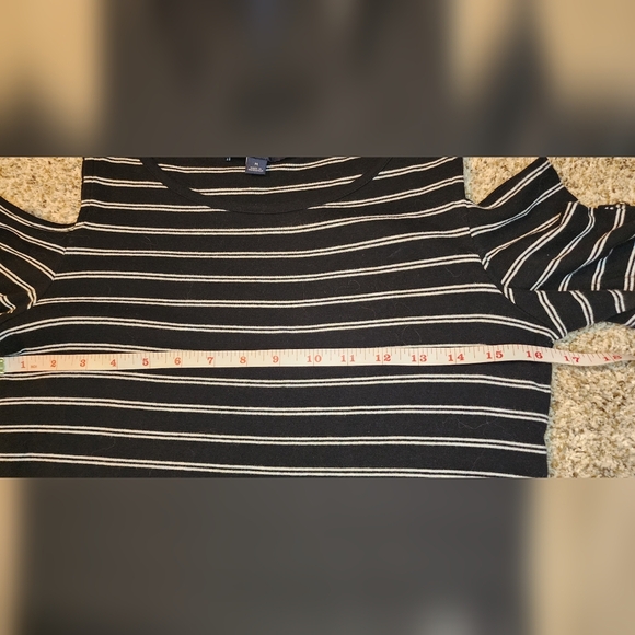 Tommy Hilfiger black & white stripe cold shoulder top Med buttons - Picture 2 of 6